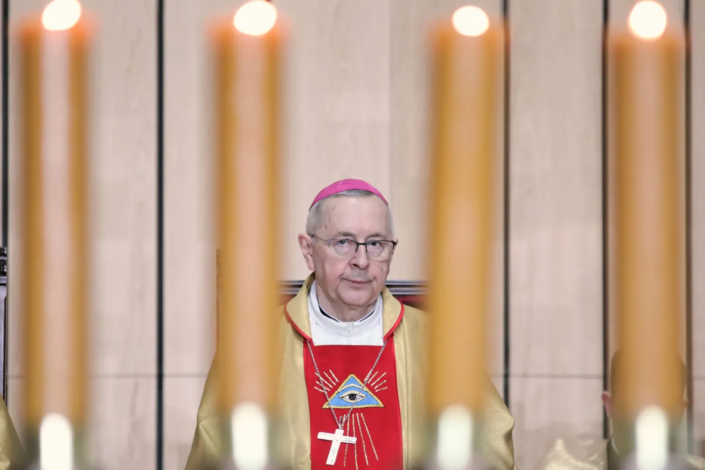 Rząd wprowadza restrykcje ws. zgromadzeń i mszy. Jest KOMENTARZ Episkopatu