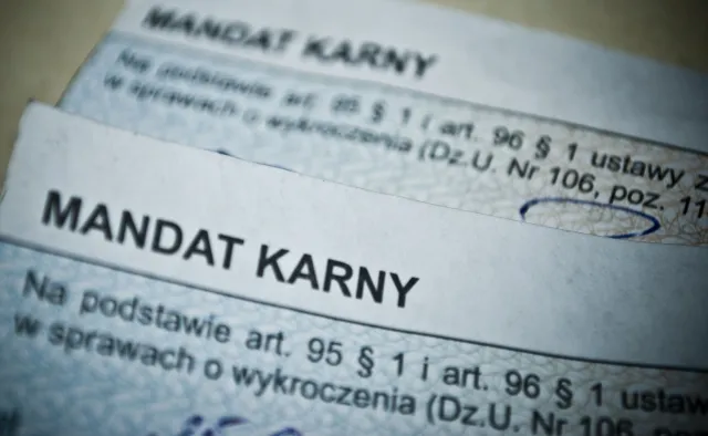 Jest surowy wyrok dla kierowcy, który jechał za karetką korytarzem życia