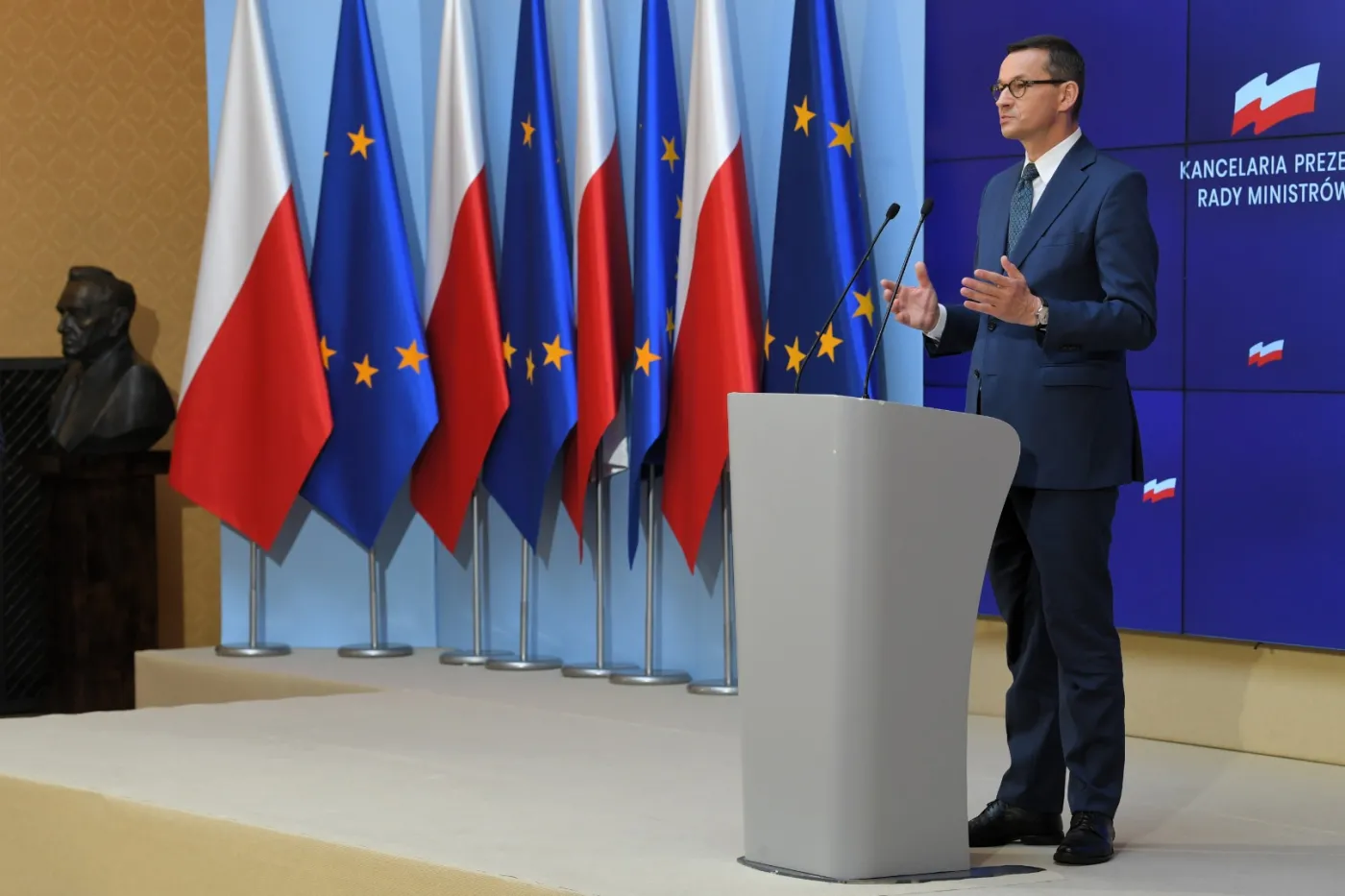Morawiecki: Nasze wskaźniki gospodarcze zaskakują. Recesja w Polsce będzie najmniej dotkliwa