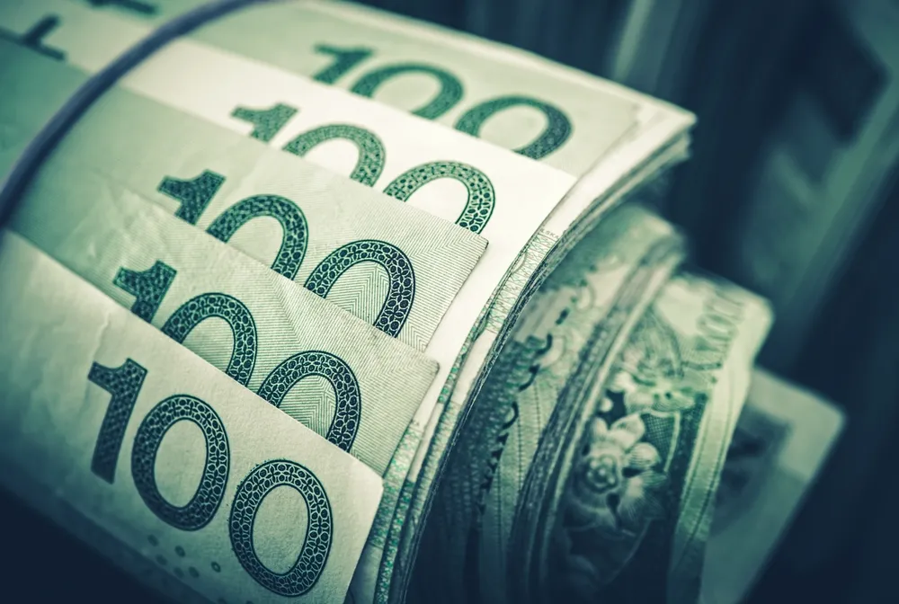 Dwukrotność średniej pensji w wieku 40 lat - tego chce 62 proc. młodych Polaków