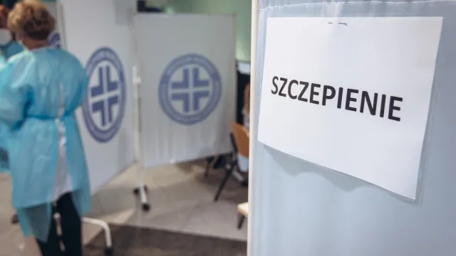 Spada odporność przeciwko COVID-19. Będzie potrzebna kolejna kampania szczepień [WYWIAD]