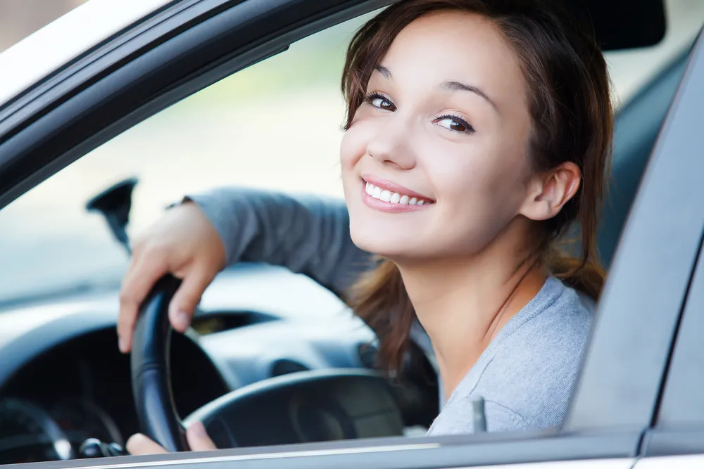 kobieta samochód auto kierownica