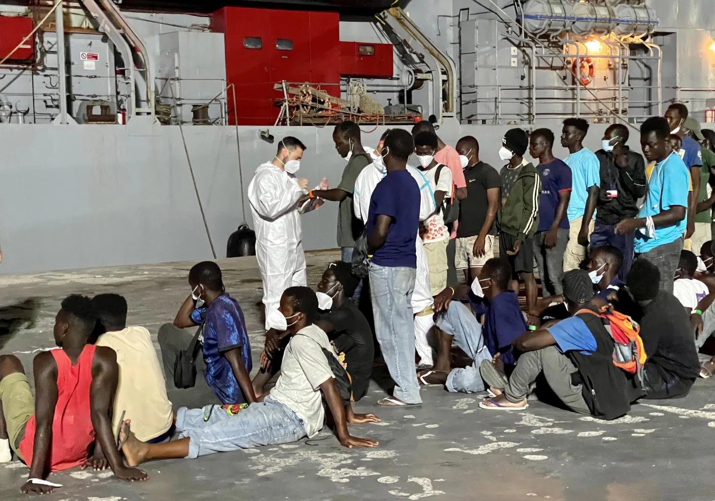 Przerzucanie ludzi z kraju do kraju. Dlaczego system zarządzania migracjami jest nieefektywny? [WYWIAD]