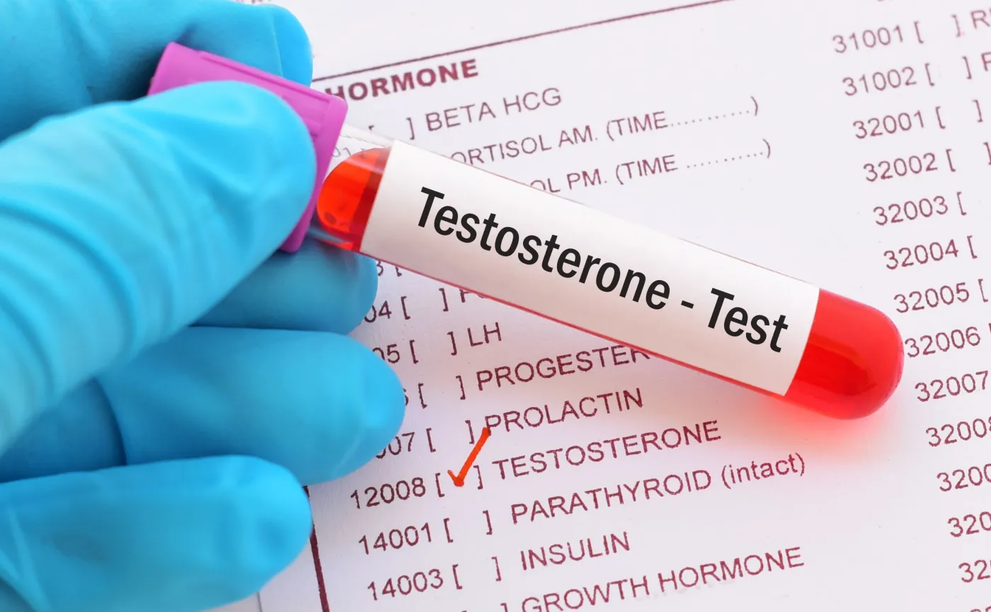 Niski poziom testosteronu to większe ryzyko ciężkiego przebiegu COVID-19 [BADANIE]