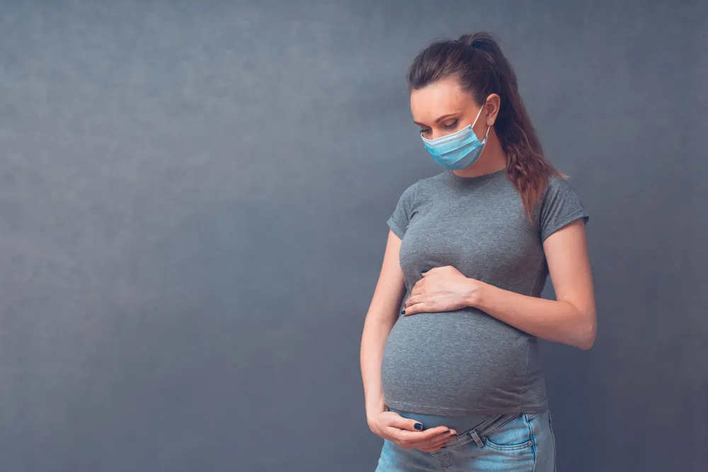 Prof. Kwaśniewska: Kobiety w ciąży prawie dwa razy częściej chorują na COVID-19