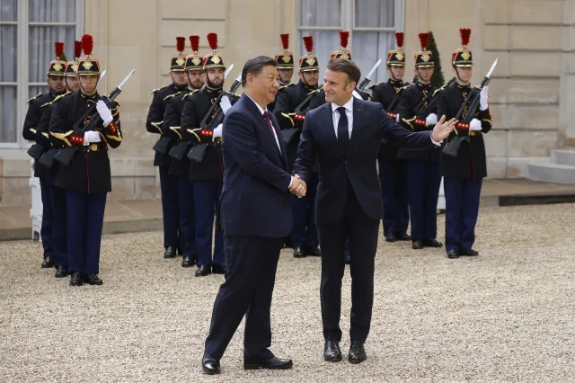Spotkanie Macron-Xi w Paryżu w cieniu napięć UE-Chiny