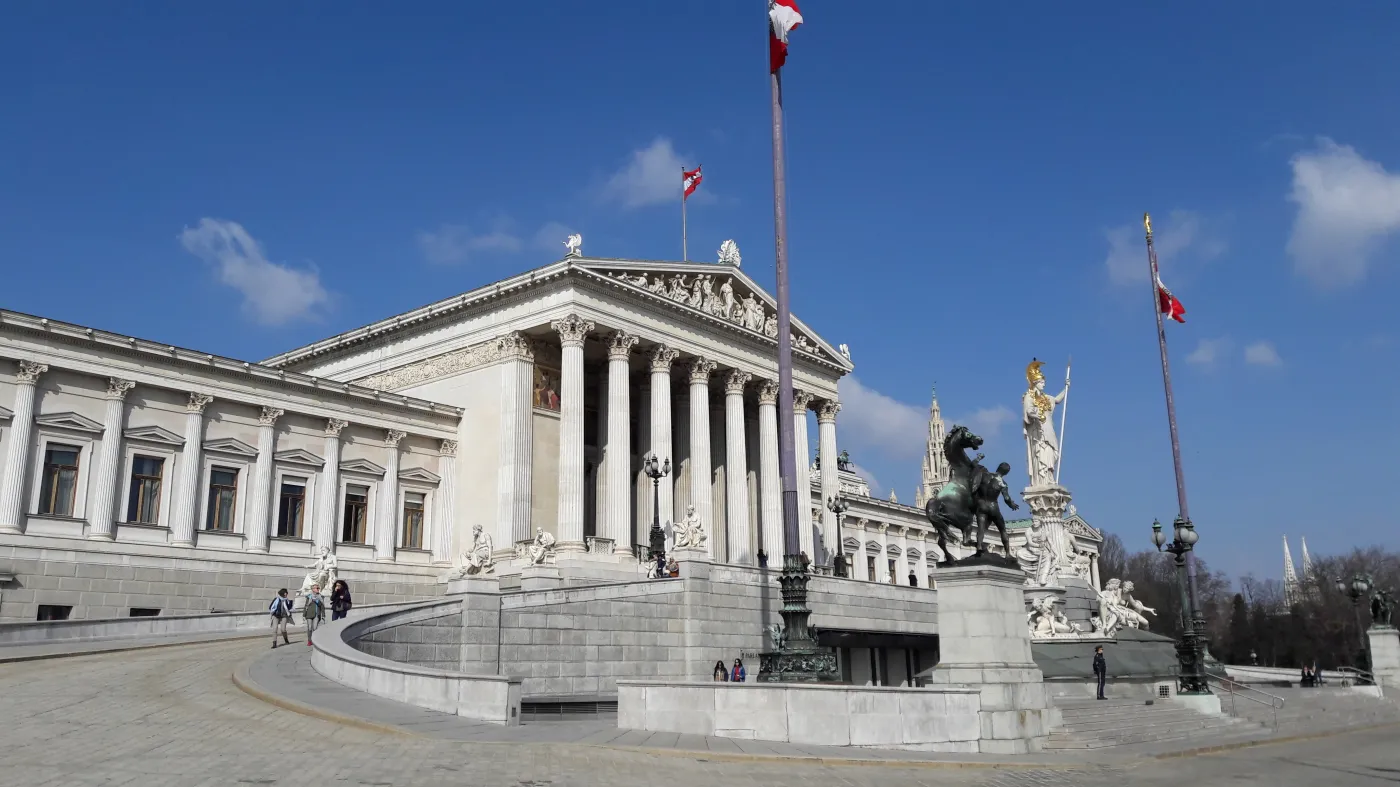 Prorosyjskość, antyunijność i neofaszystowskie korzenie. To oni wygrali wybory w Austrii
