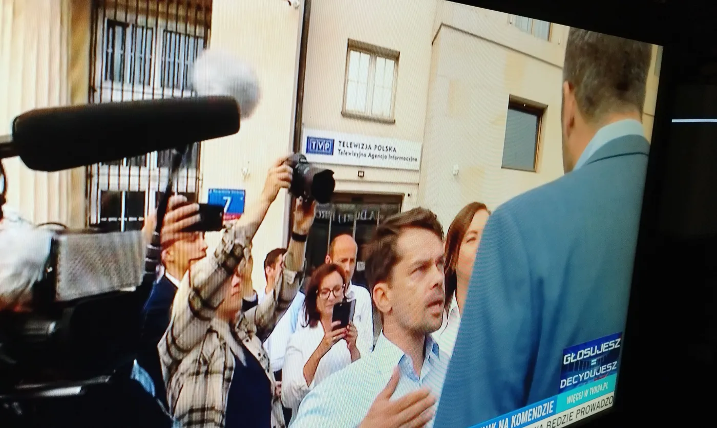 Zajście przed budynkiem TVP