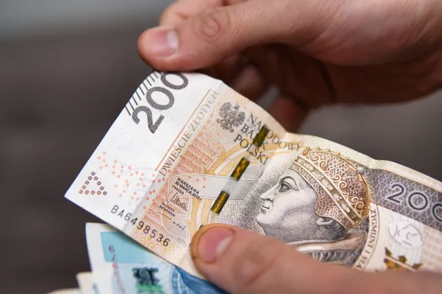 Dostajesz przelewy od obcej osoby? Uważaj na limit 5733 zł, by uniknąć problemów ze skarbówką