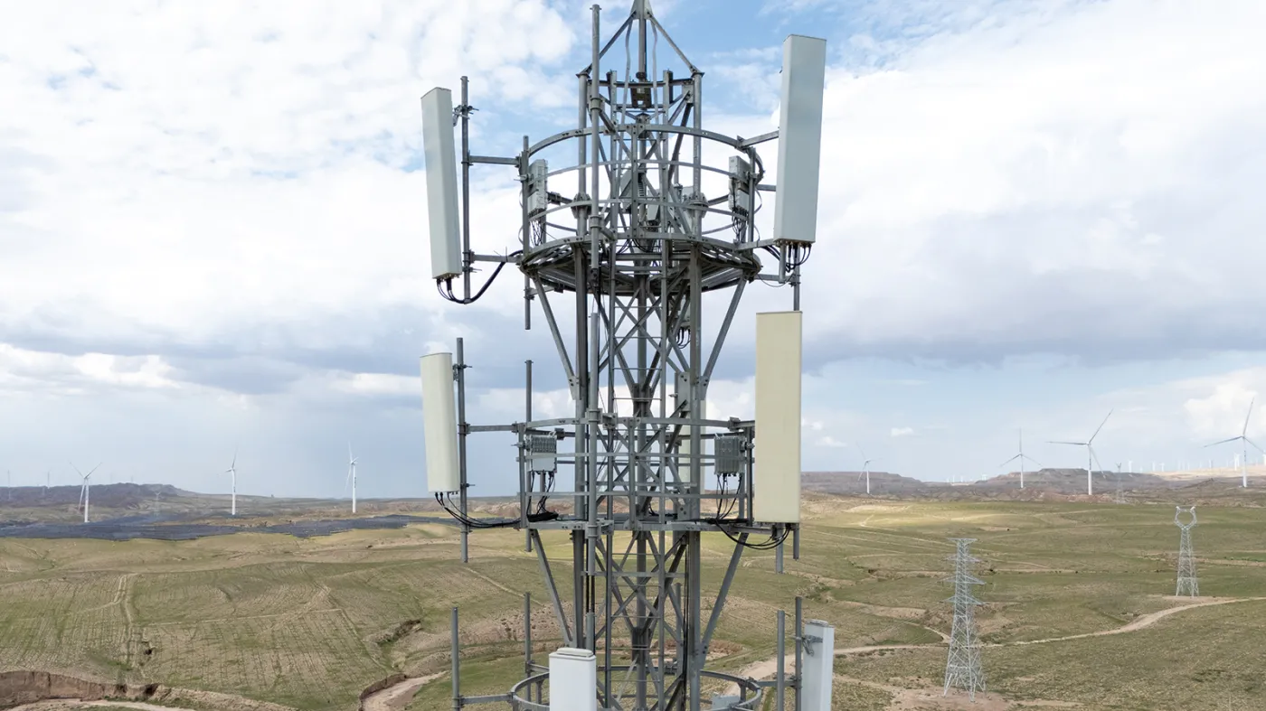 Nowoczesna stacja bazowa 5G z antenami Massive MIMO w paśmie C – rozbudowa sieci Plus