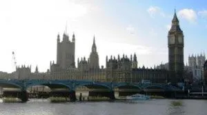 Brytyjski superpodatek od premii bankierów wywołuje superwątpliwości