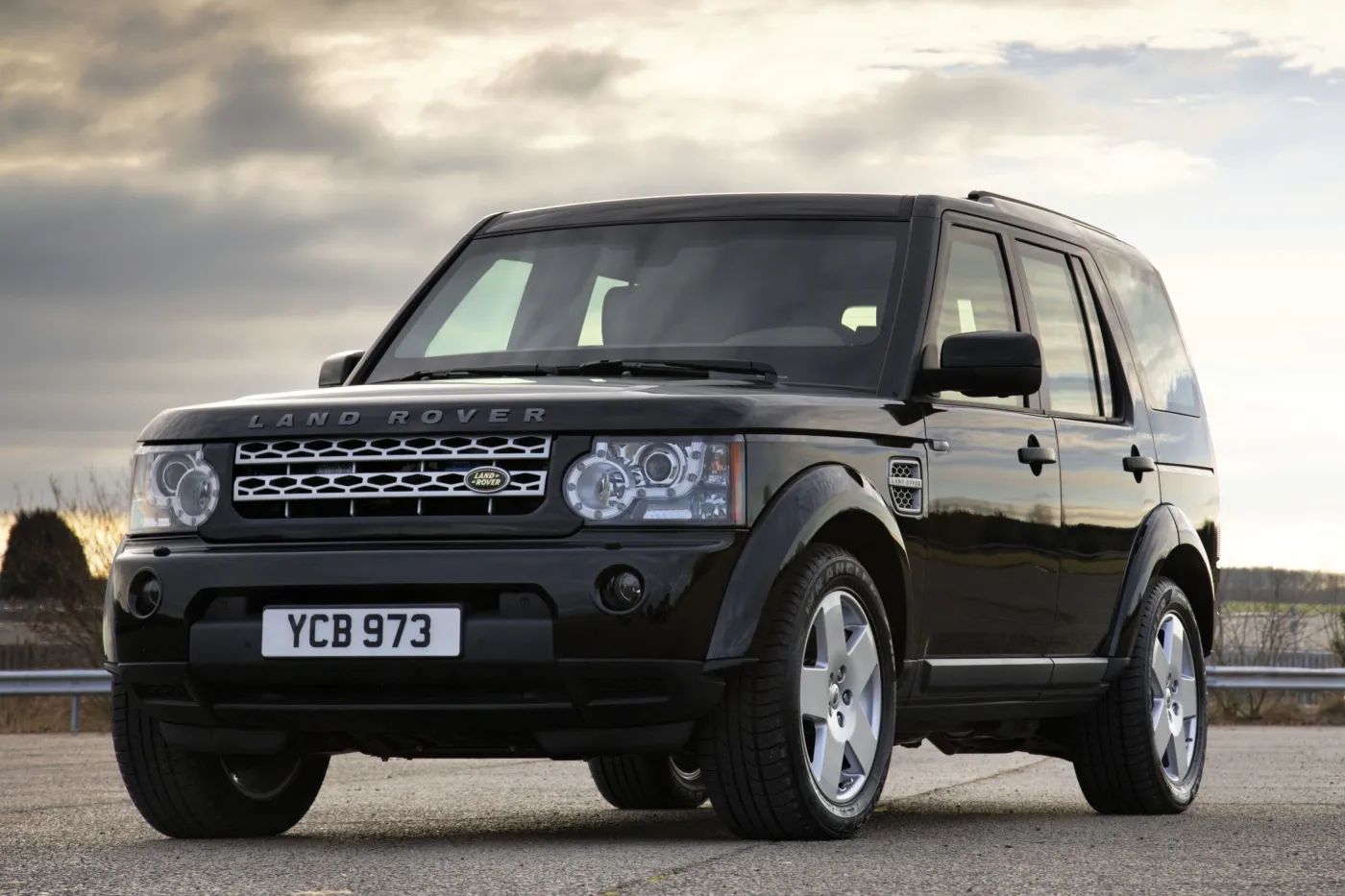 Land Rover Discovery 4 w wersji pancernej (ZDJĘCIA)
