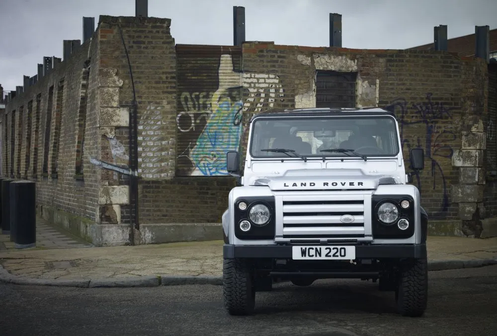 Land Rover wprowadza limitowaną wersję Defendera X-Tech (ZDJĘCIA)