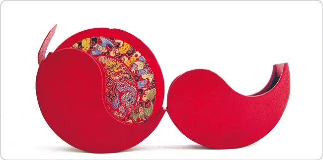 Książki pachnące jaśminem i oprawione w jedwab, czyli bibliofilski luskus