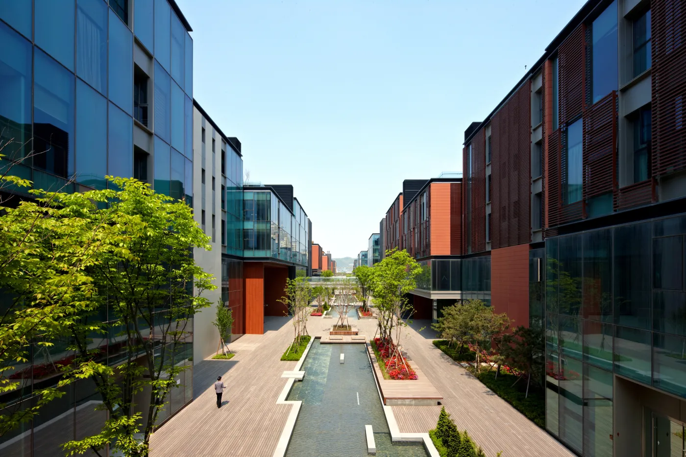 1059117-songdo-canal-walk-01-jaesunge.jpg
