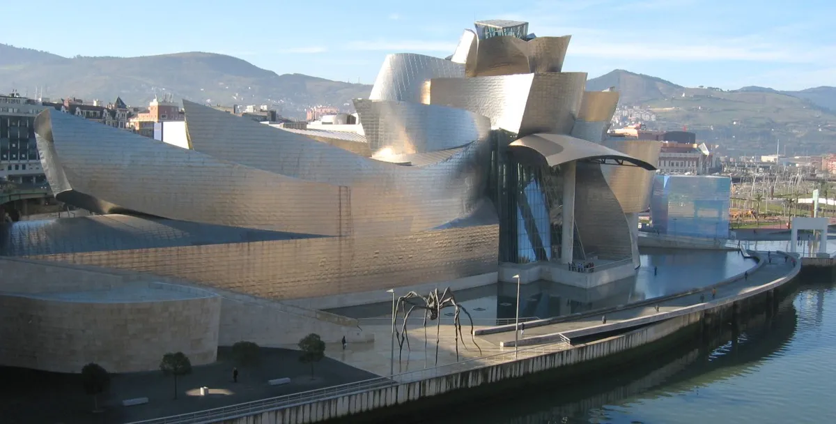 Muzeum Guggenheima w Bilbao – hiszpańskie muzeum sztuki współczesnej, mieszczące się w Bilbao, w budynku zaprojektowanym przez Franka O. Gehry'ego. W swoich zbiorach posiada ono m.in. prace Eduardo Chillidy, Andy Warhola, Willema de Kooning i Roberta Rauschenberga