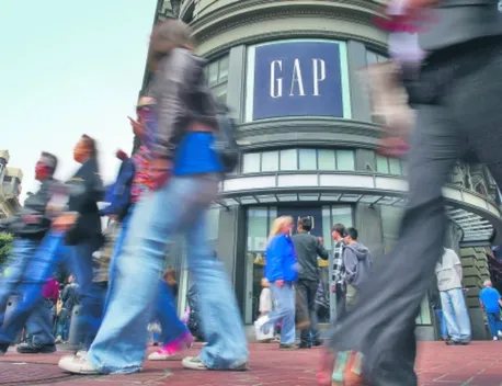 Supertania odzież zalewa USA. Amerykanie uzależnili się od fast fashion