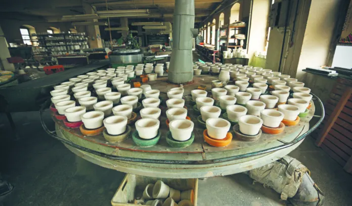 Wczoraj groziło jej zapomnienie. Dziś Porcelana Krzysztof podbija zagraniczne rynki