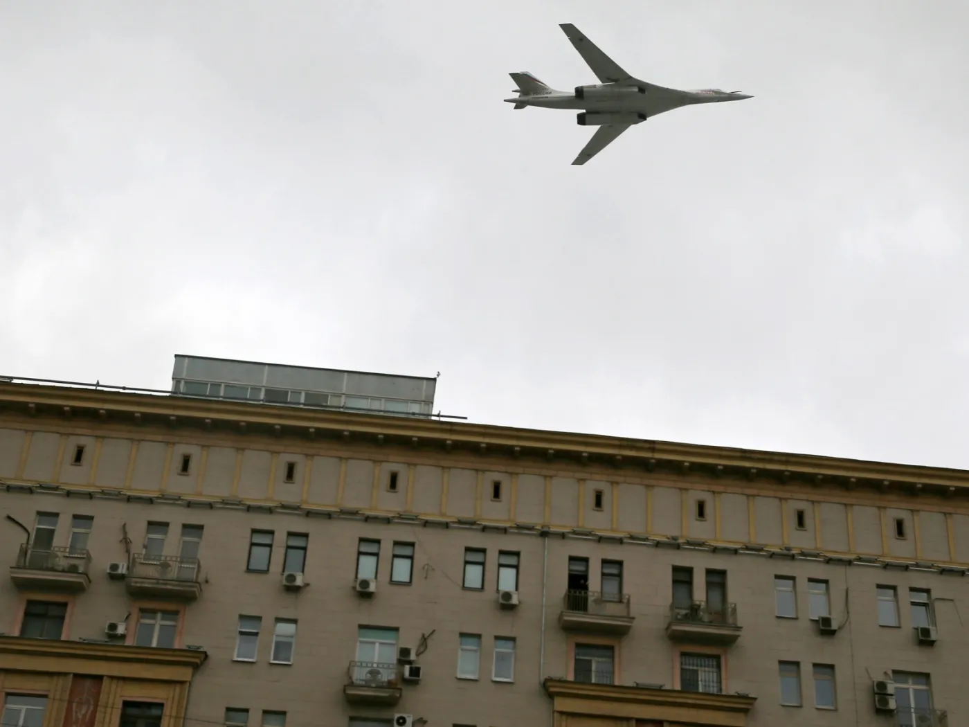 1774462-bombowiec-strategiczny-tu-160.jpg