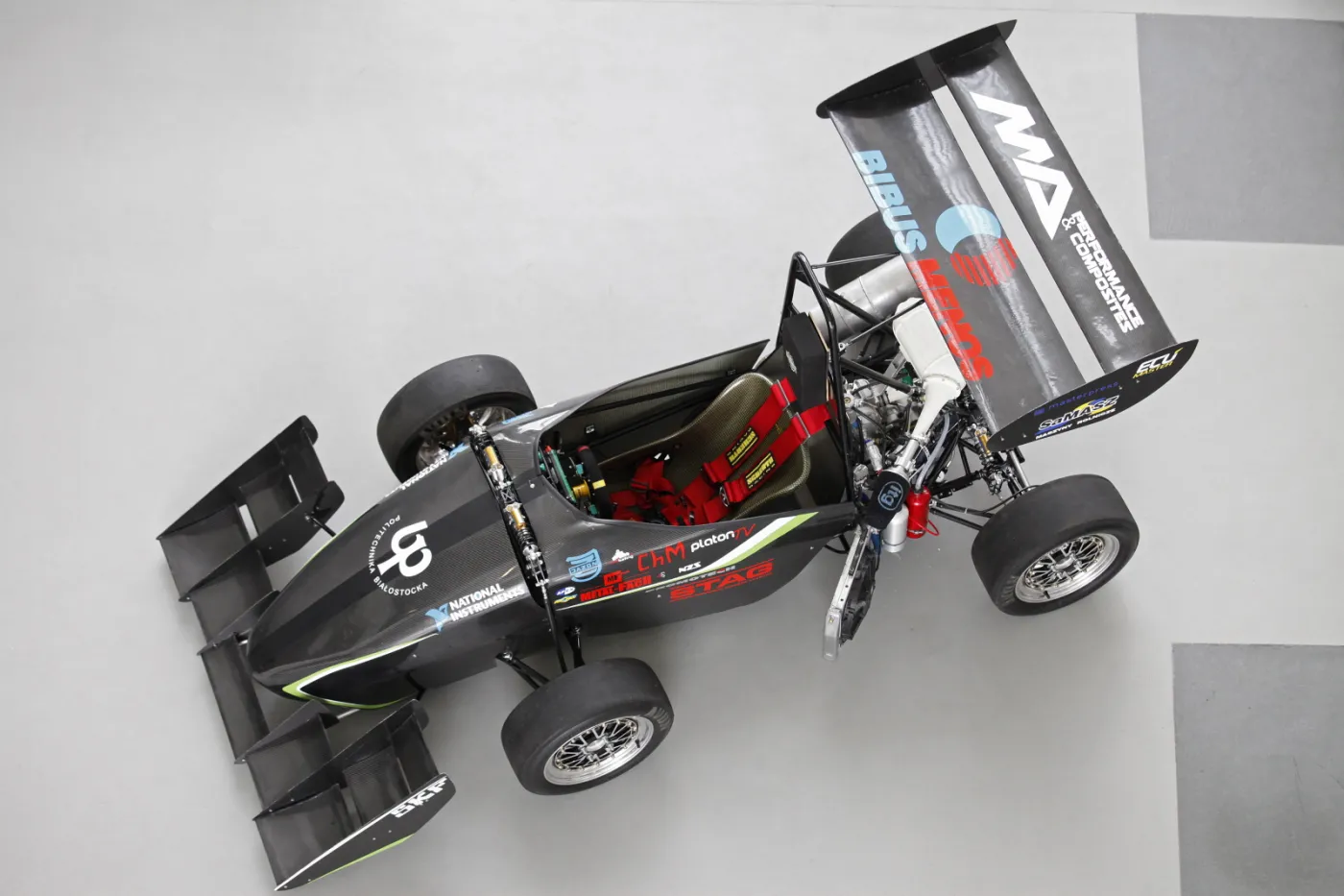 1842948-prezentacja-bolidu-cms-02-3.jpg