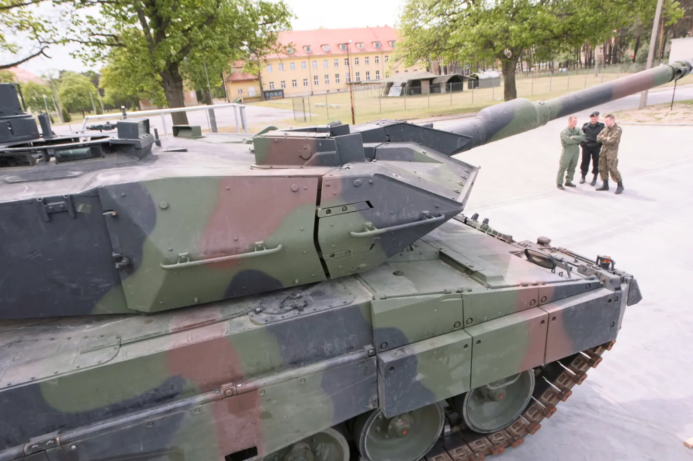 1786101-leopard-2a5-dostarczony-do-34.jpg
