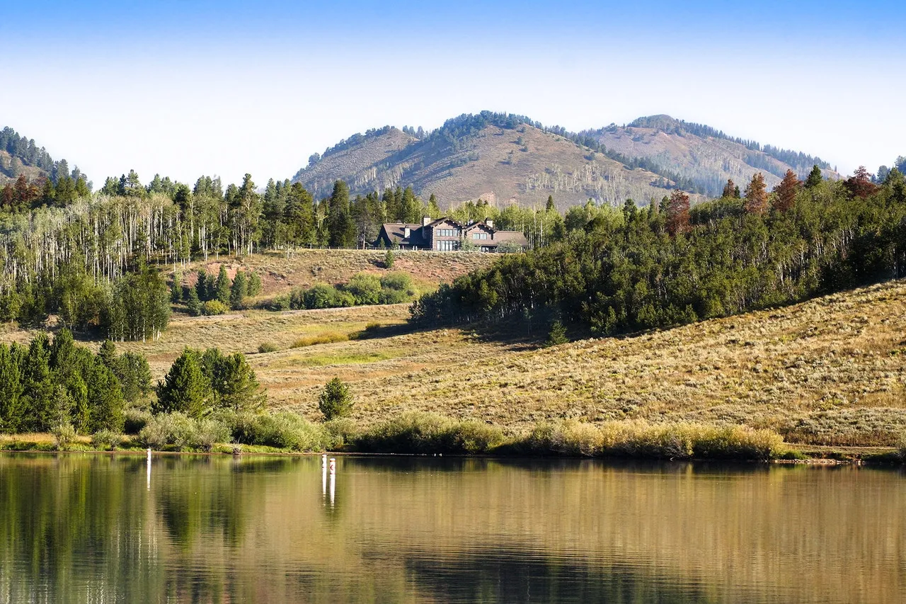 1991799-ranczo-w-colorado-usa-zrodlo.jpg