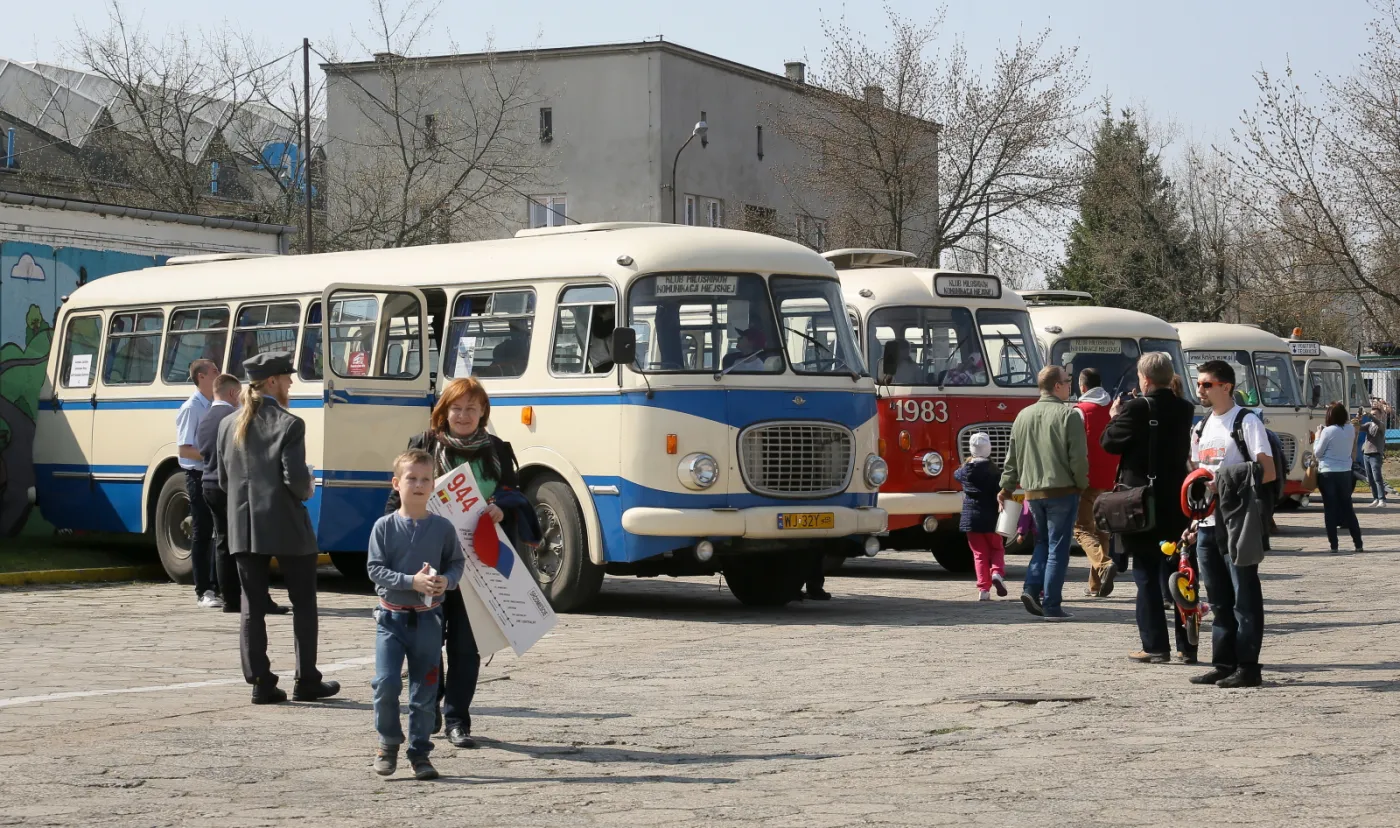 2143916-klub-milosnikow-komunikacji.jpg