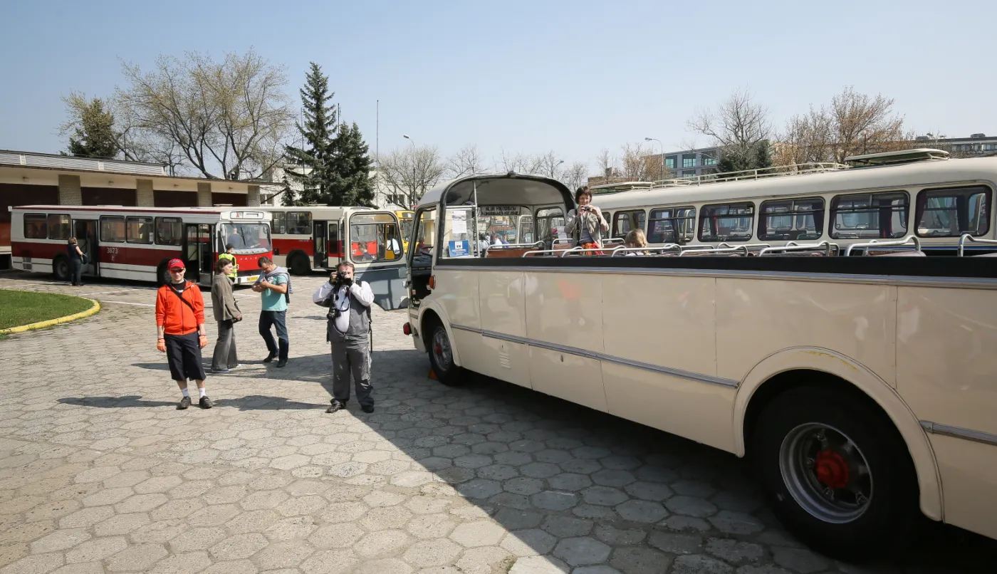 2143932-klub-milosnikow-komunikacji.jpg