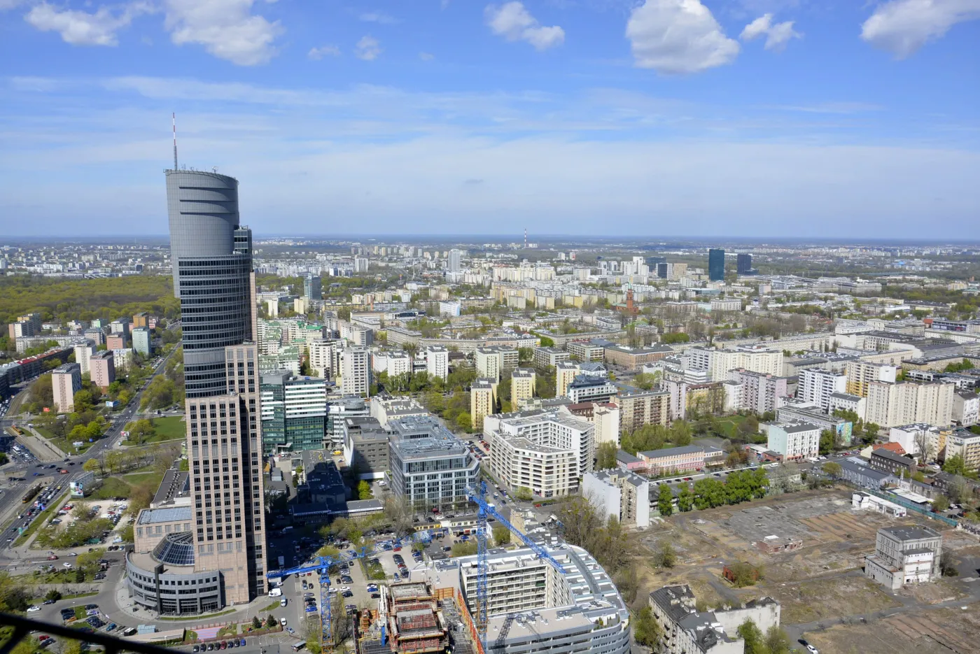 2158577-widok-na-warszawe-z-wiezowca.jpg