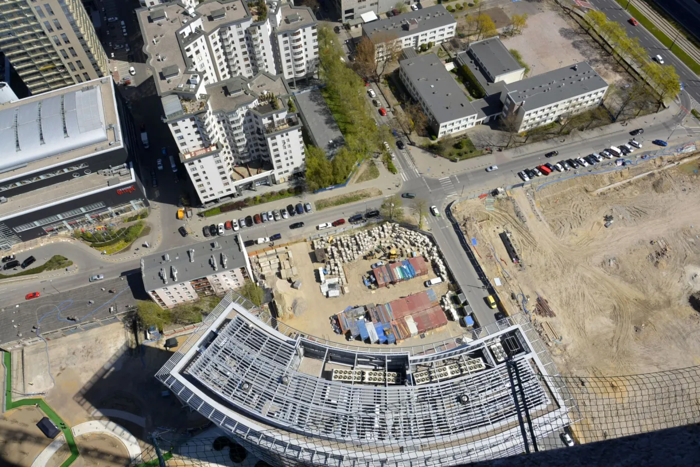 2158625-widok-na-warszawe-z-wiezowca.jpg