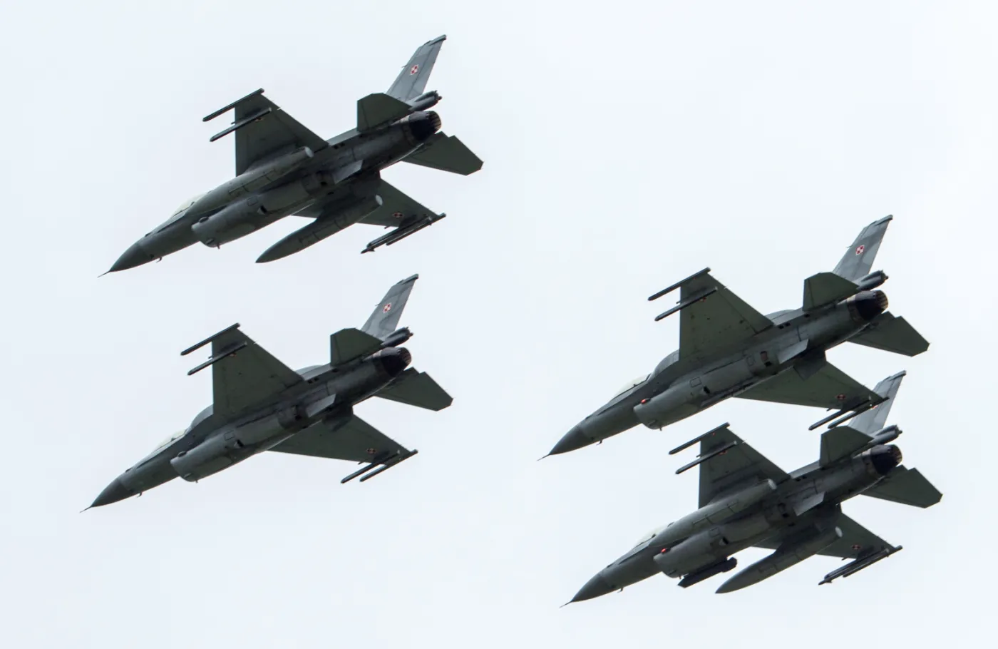 2223497-pokaz-samolotow-f-16-20-bm.jpg