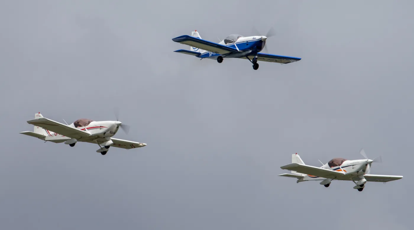 2223753-pokaz-samolotow-at-3-20-bm.jpg