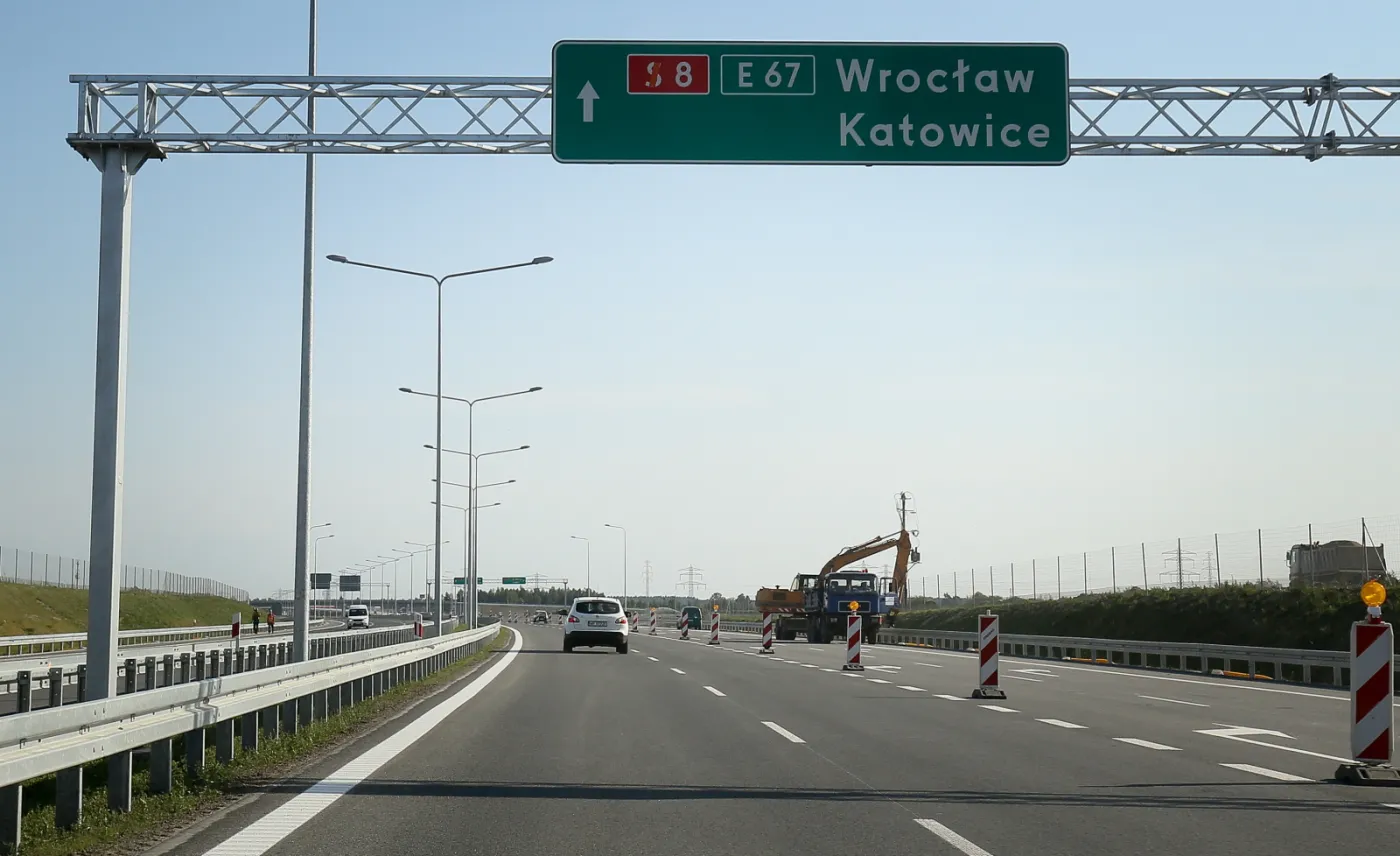 2249945-nowo-otwarty-odcinek-drogi-s8.jpg