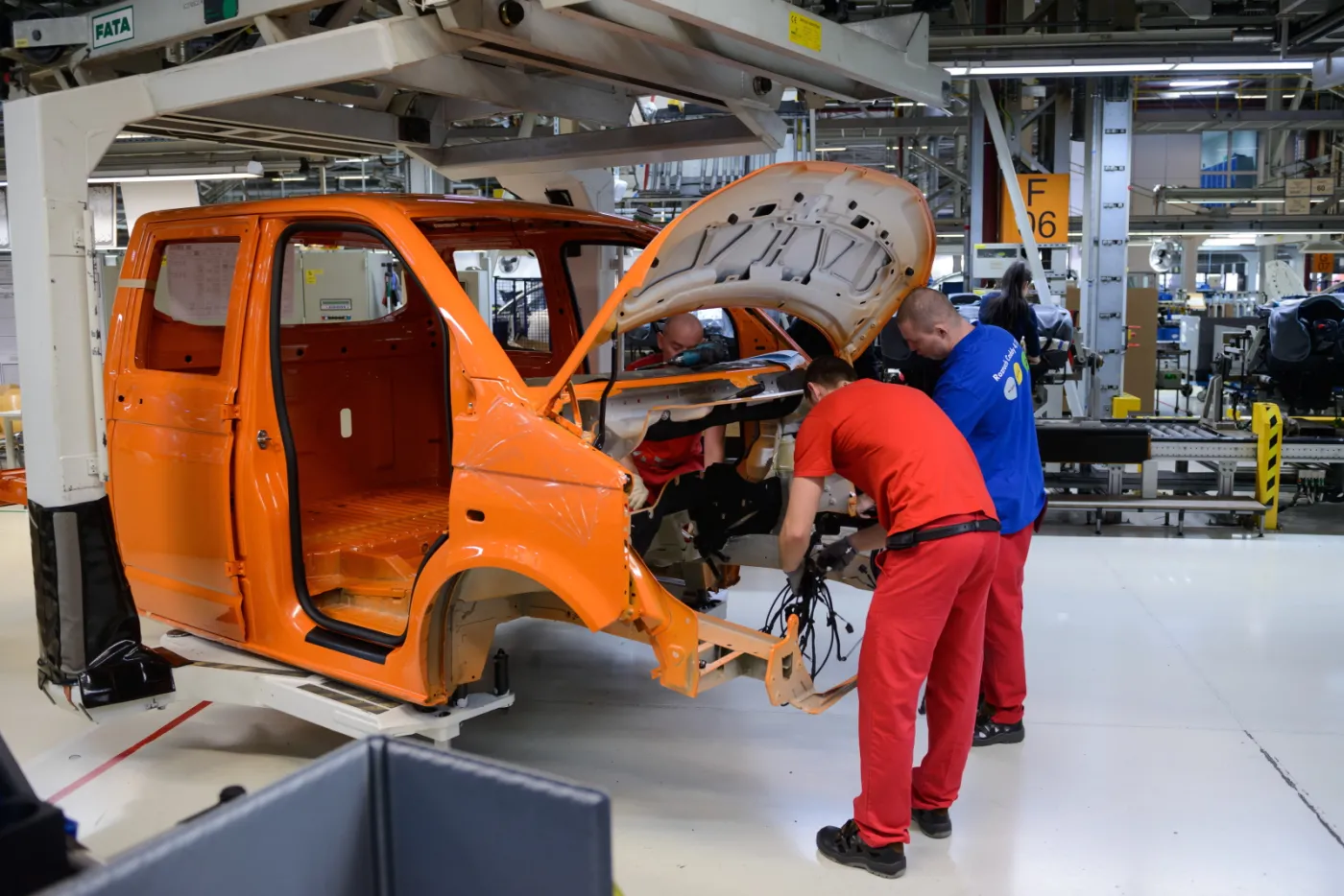 . Hale produkcyjne Volkswagen Poznań w Antoninku pod Poznaniem. W fabryce są produkowane modele VW Caddy i Transporter w różnych wersjach nadwoziowych. Fabryka jako jedyna na świecie będzie również produkowała nowego VW Caddy czwartej generacji. Rozpoczęcie produkcji tego modelu planowane jest na połowę maja tego roku. (jk/mr) PAP/Jakub Kaczmarczyk