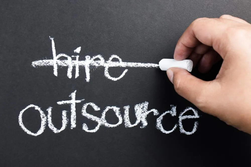 Specjalizacja i outsourcing