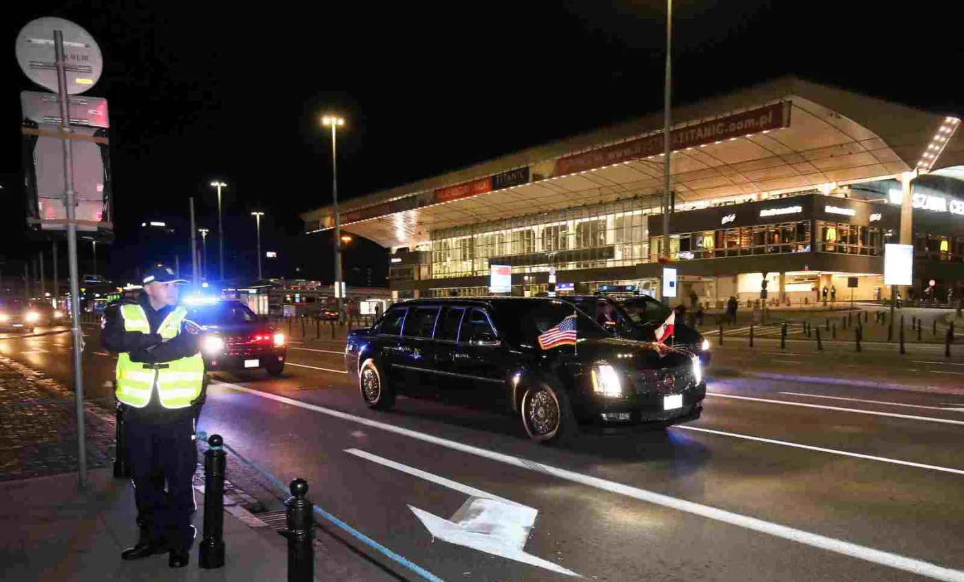 "Bestia", agenci Secret Service, snajperzy na dachu. Prezydent Obama jest już w Warszawie