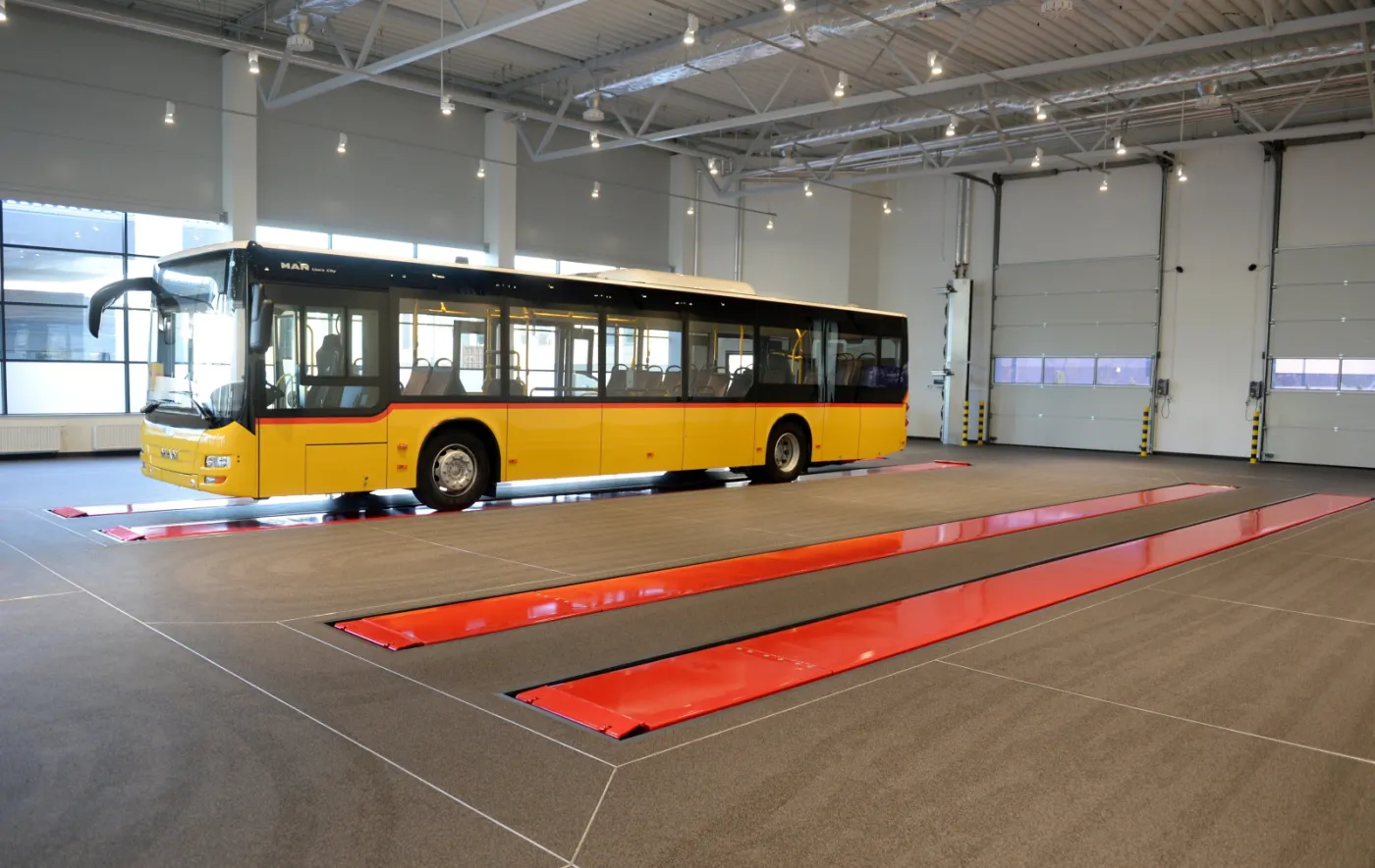 2695271-linia-produkcyjna-w-zakladzie.jpg