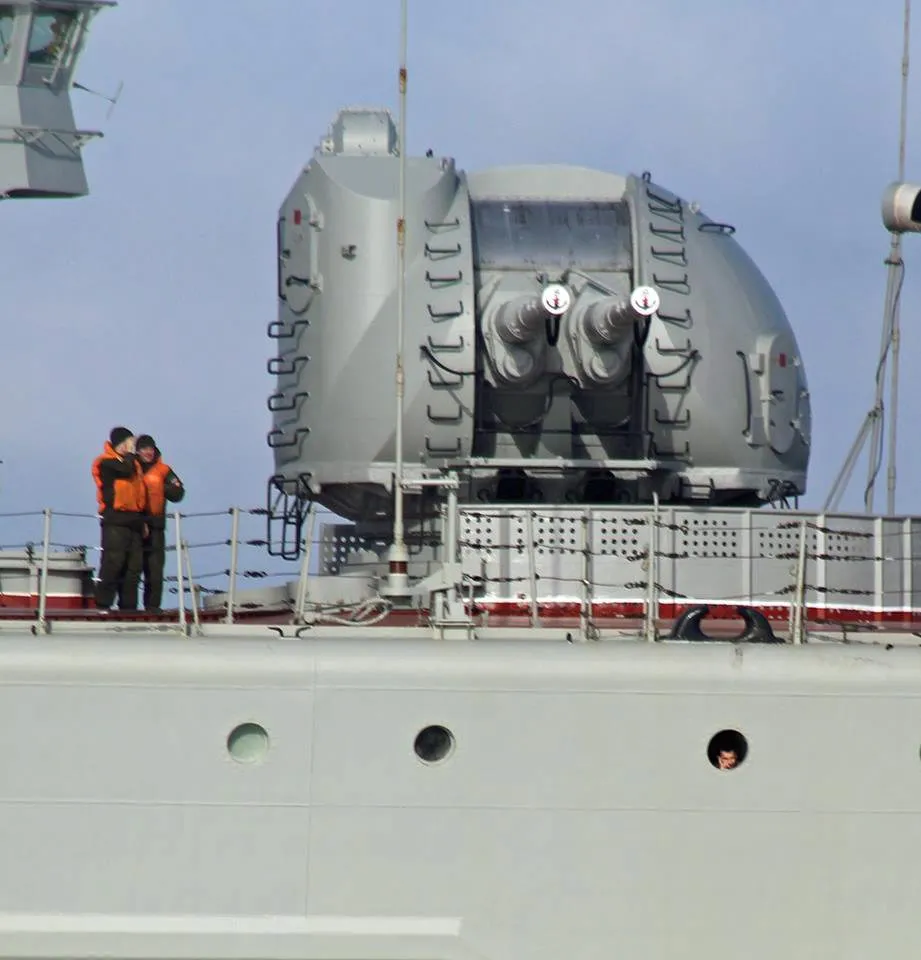 2703581-rosyjski-lotniskowiec-admiral.jpg
