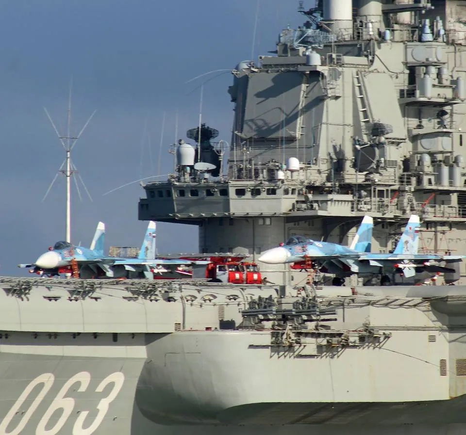 2703613-rosyjski-lotniskowiec-admiral.jpg