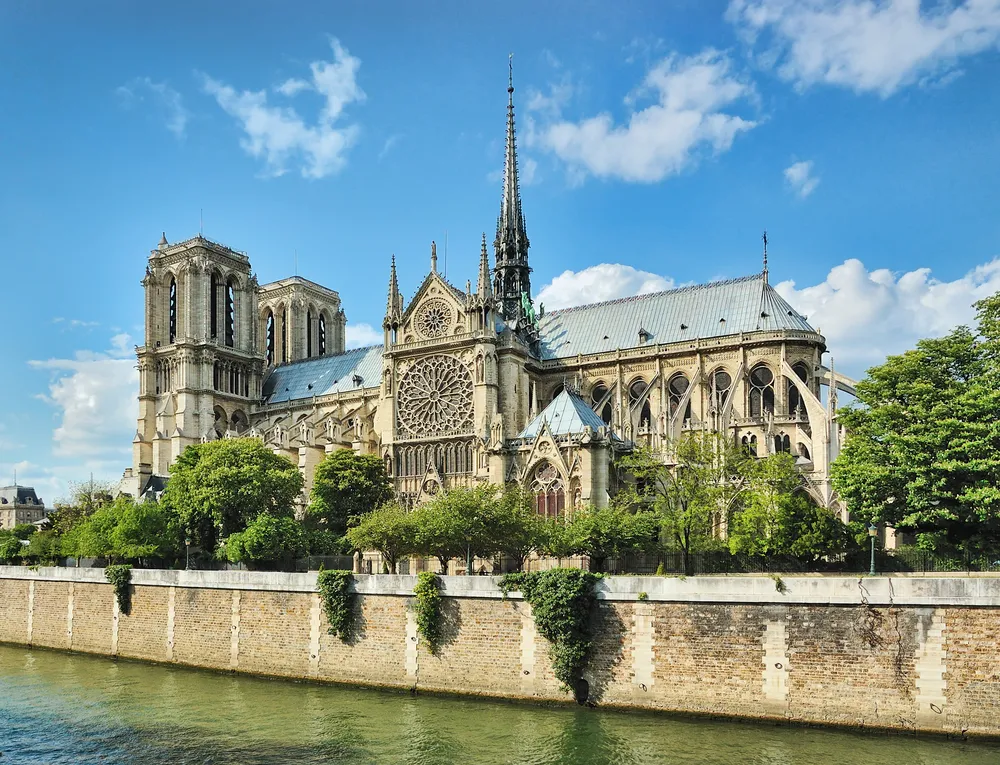 Notre Dame de Paris – gotycka katedra w Paryżu. Jedna z najbardziej znanych katedr na świecie, między innymi dzięki powieści Dzwonnik z Notre Dame francuskiego pisarza Victora Hugo.