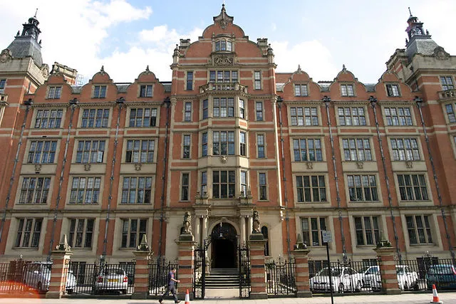 8. London School of Economics and Political Science, 3,77