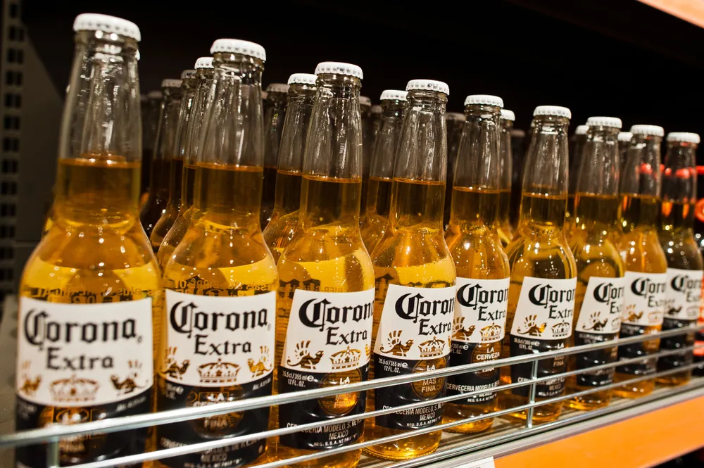 Piwo Corona przegrało z pandemią koronawirusa. Meksykański browar wstrzymuje produkcję