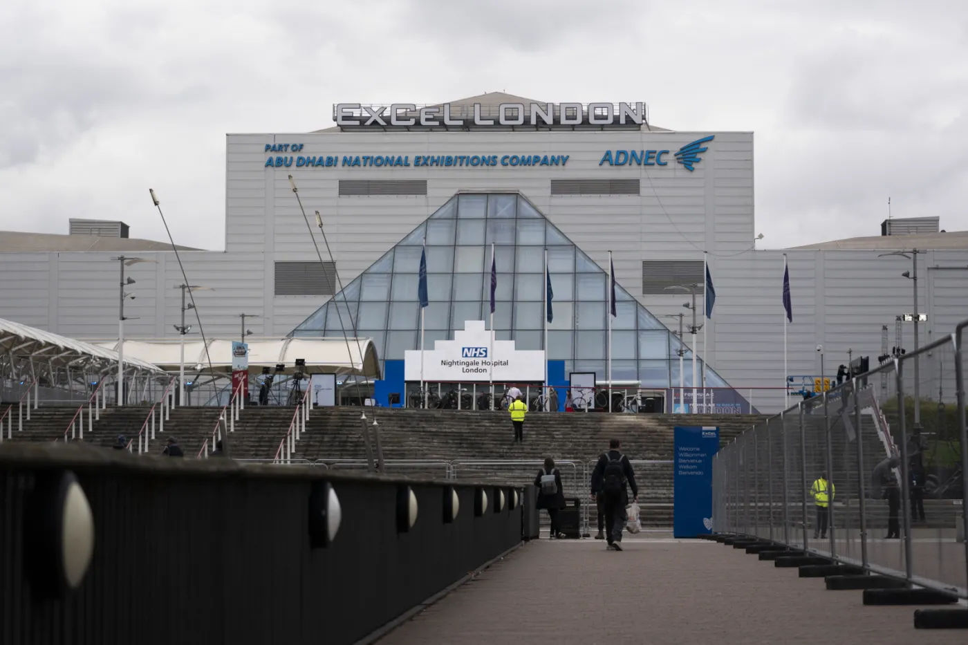 Pierwszy tymczasowy szpital dla chorych na Covid-19 w Londynie. Powstał w dziewięć dni