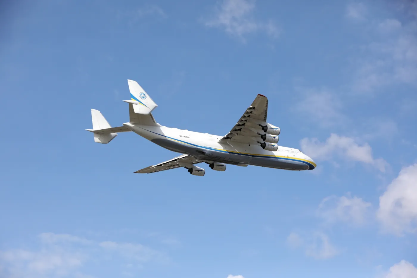4501520-samolot-antonov-an-225-mriya.jpg