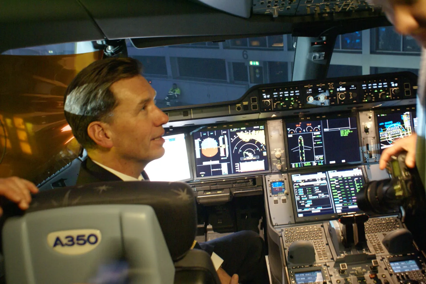 2808411-ten-pilot-lufthansy-przesiadl.jpg