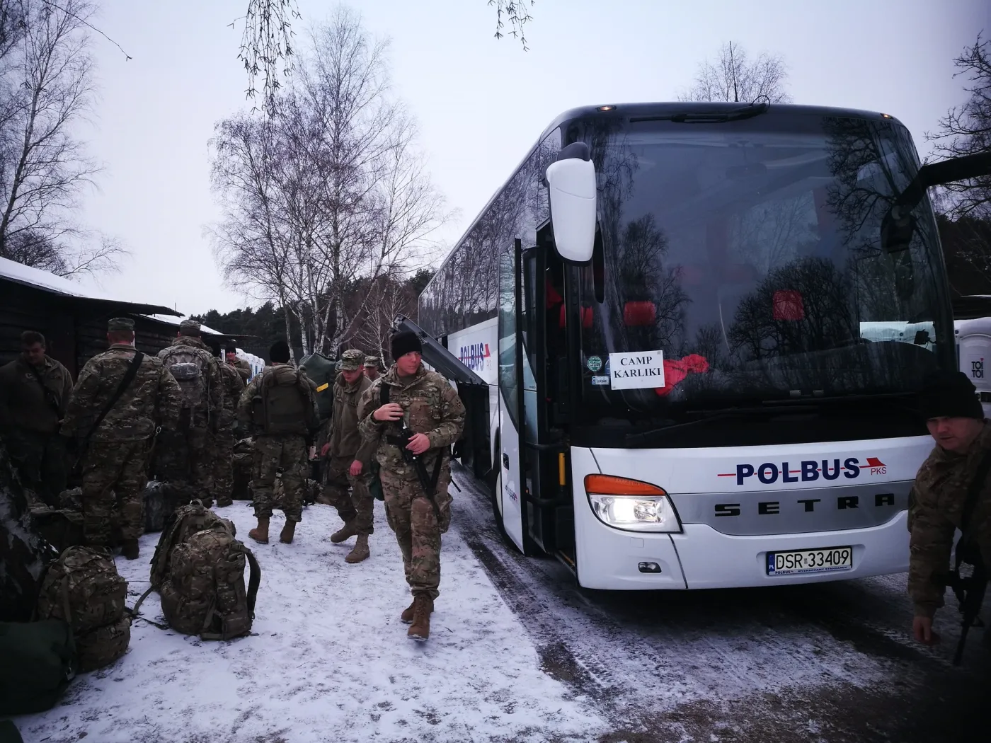 2784401-rozladunek-w-polskiej-bazie.jpg