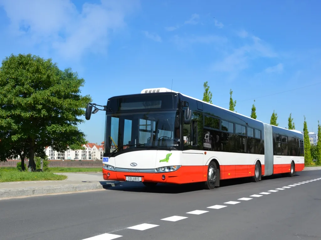 Do Czech trafił 500. autobus polskiego Solarisa. Niskopodłogowy Urbino 18 wjechał do Brna