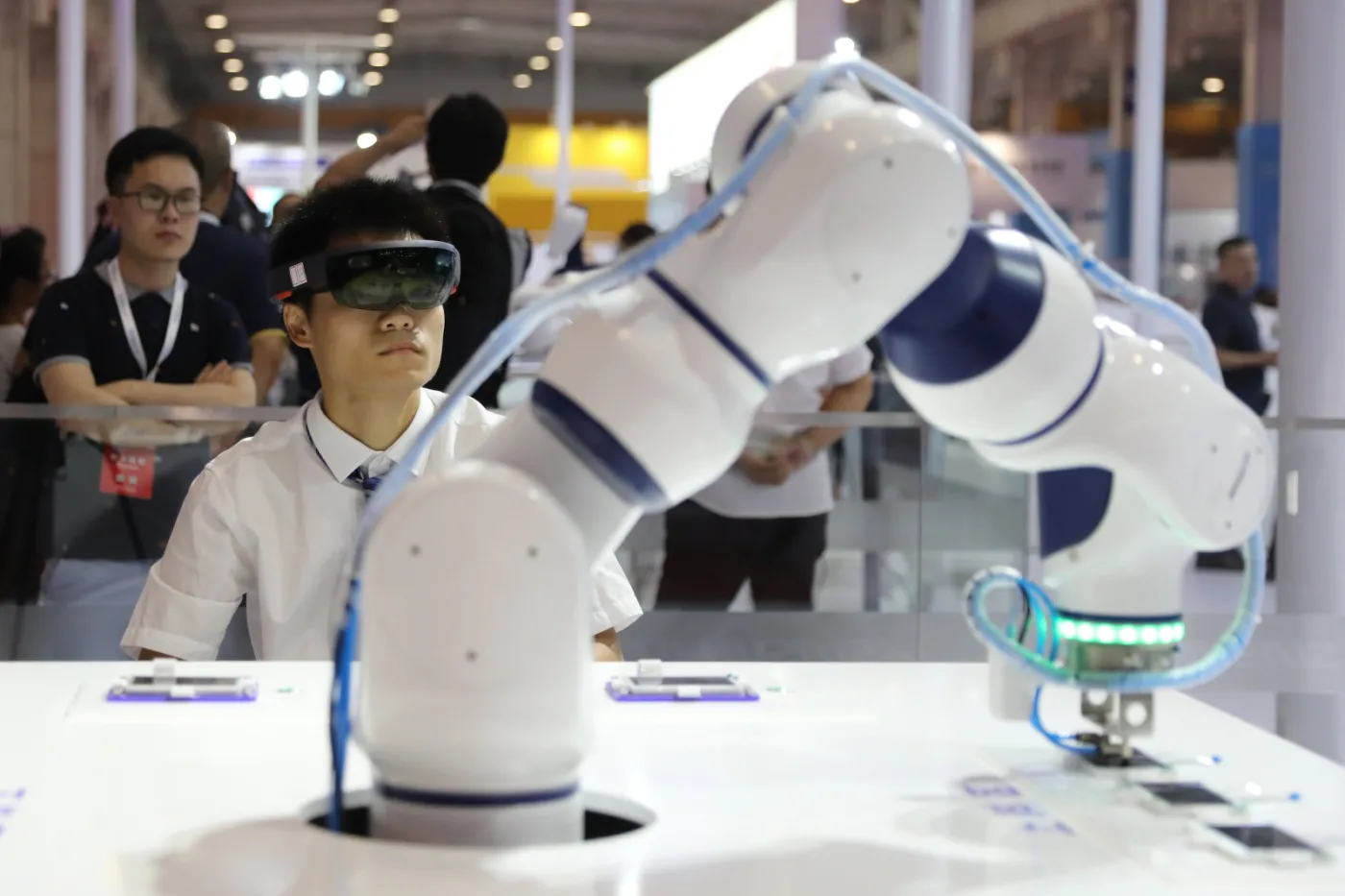 3058694-world-robot-conference-2017.jpg