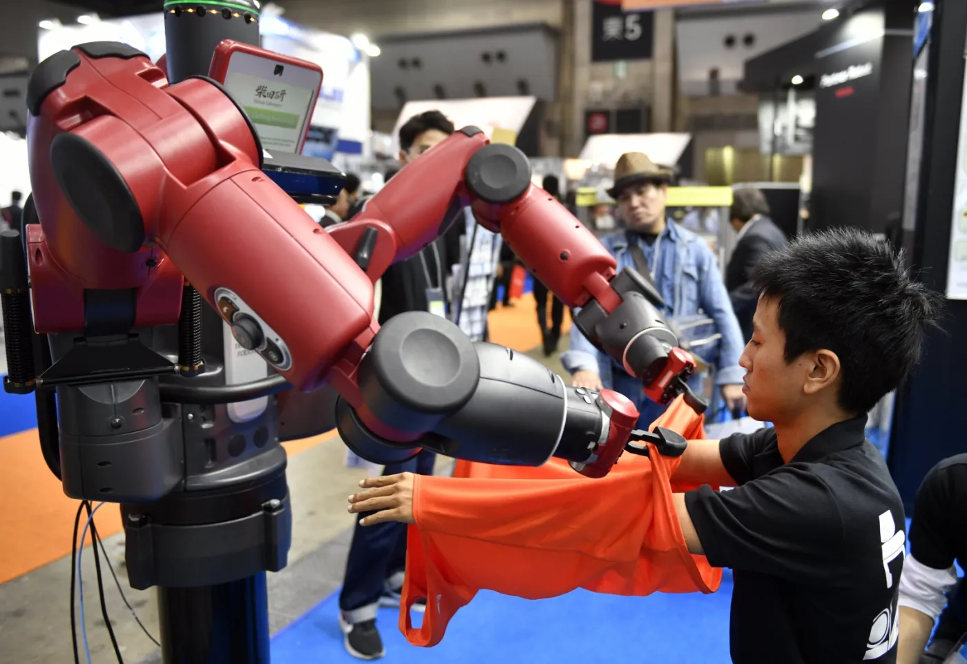 3177708-cloth-assistance-robot-firmy.jpg