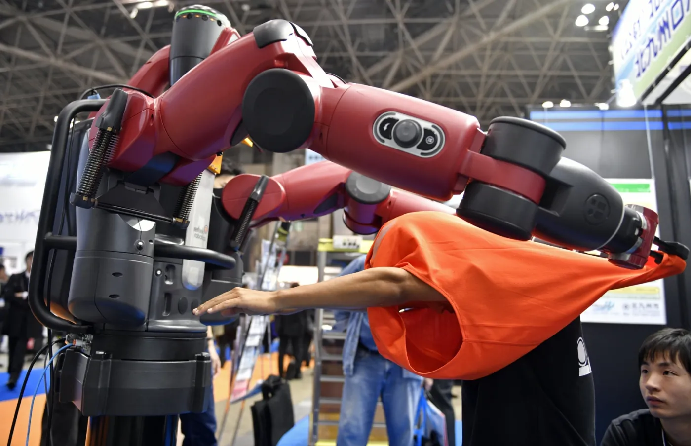 3177724-cloth-assistance-robot-firmy.jpg